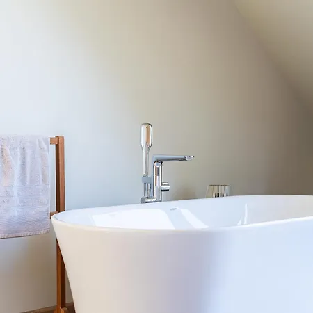 Maison De Mary, Proche De La *