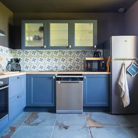 Maison De Mary, Proche De La *