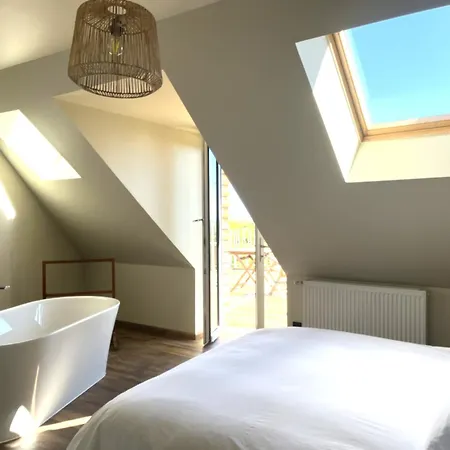 Maison De Mary, Proche De La *