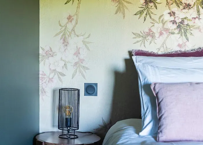 Maison De Mary, Proche De La