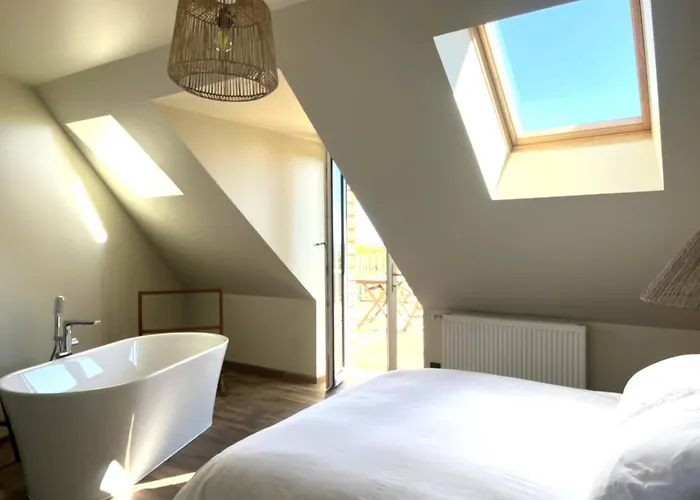 Maison De Mary, Proche De La *